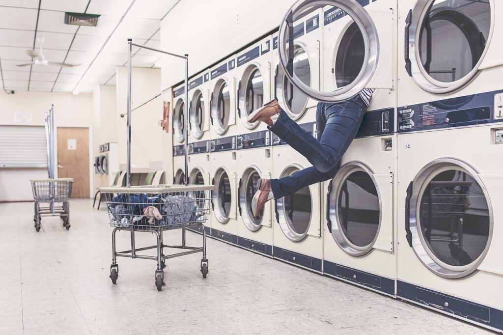 24 hour laundromat